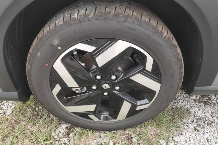 Used Baojun Yunhai 2024 60km Plug-in Hybrid Version Exterior 4