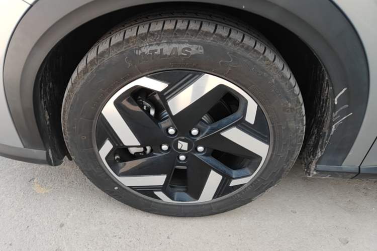 Used Baojun Yunhai 2024 140km Plug-in Hybrid Version Exterior 4