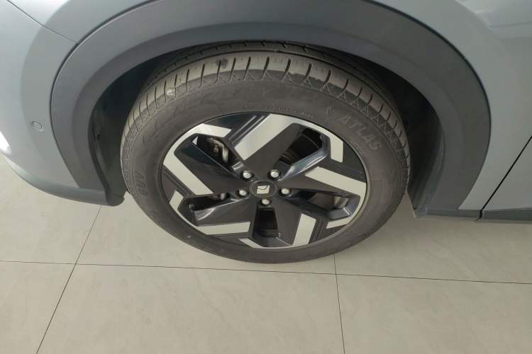 Used Baojun Yunhai 2024 140km Plug-in Hybrid Version Exterior 4