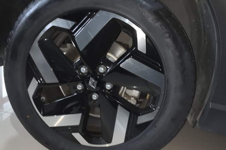 Used Baojun Yunhai 2024 140km Plug-in Hybrid Version Exterior 4