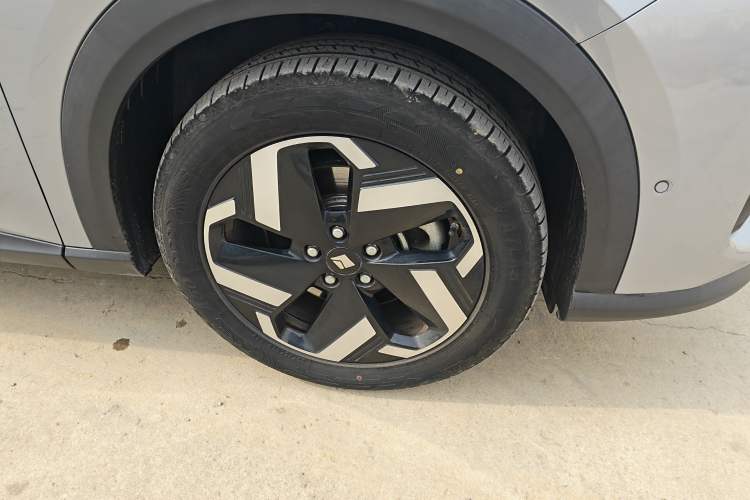 Used Baojun Yunhai 2024 140km Plug-in Hybrid Version Exterior 4