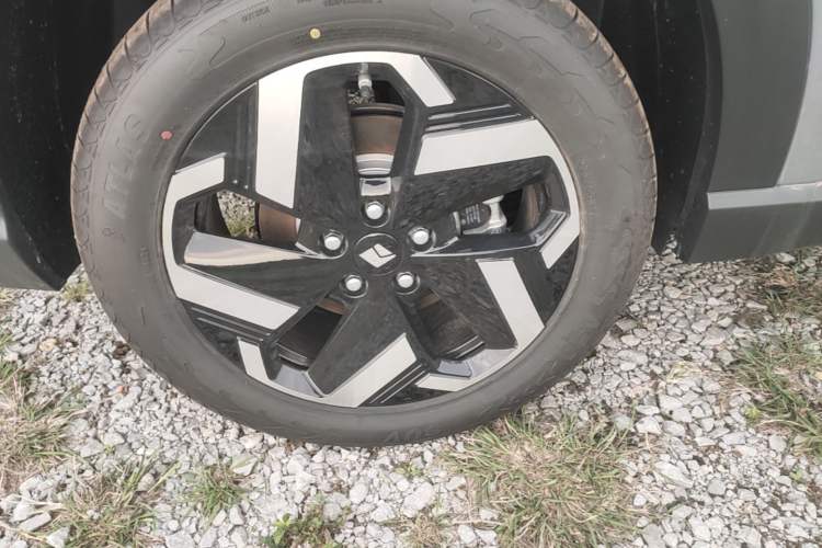 Used Baojun Yunhai 2024 60km Plug-in Hybrid Version Exterior 5