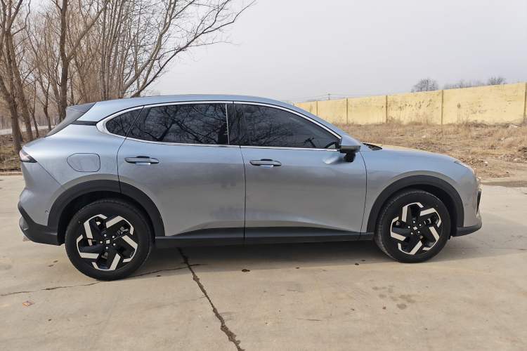 Used Baojun Yunhai 2024 140km Plug-in Hybrid Version Exterior 6