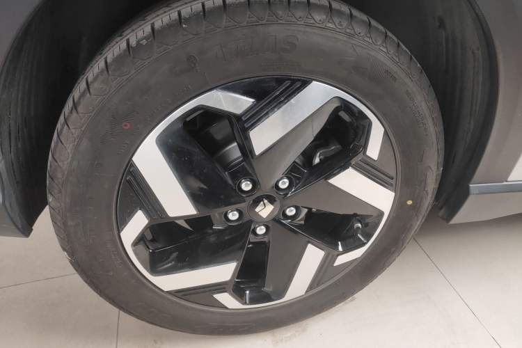 Used Baojun Yunhai 2024 140km Plug-in Hybrid Version Exterior 8