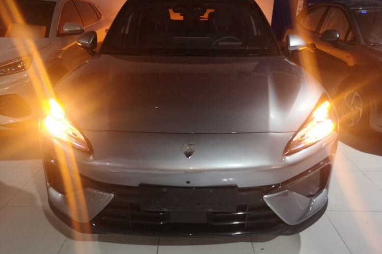 Used Baojun Yunhai 2024 140km Plug-in Hybrid Version Front