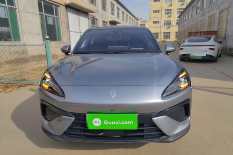 Used Baojun Yunhai 2024 140km Plug-in Hybrid Version Front