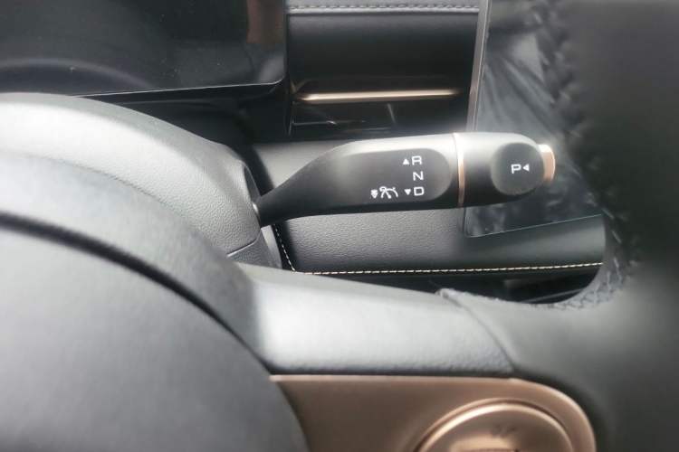 Used Baojun Yunhai 2024 140km Plug-in Hybrid Version Gear Lever