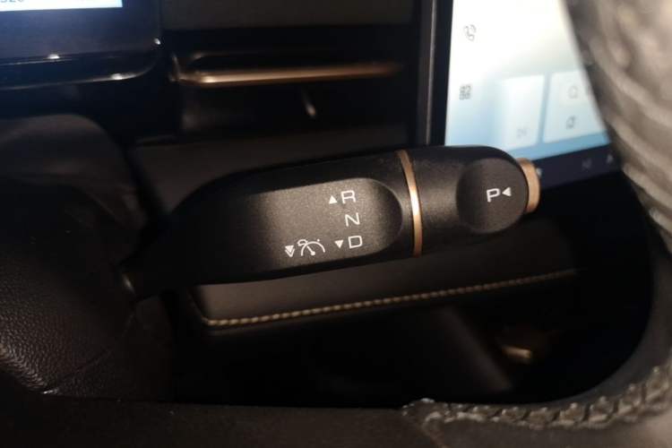 Used Baojun Yunhai 2024 140km Plug-in Hybrid Version Gear Lever