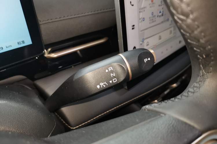 Used Baojun Yunhai 2024 140km Plug-in Hybrid Version Gear Lever