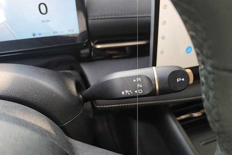 Used Baojun Yunhai 2024 140km Plug-in Hybrid Version Gear Lever