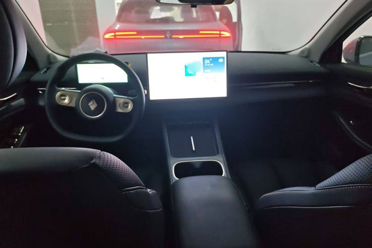 Used Baojun Yunhai 2024 140km Plug-in Hybrid Version Interior 1