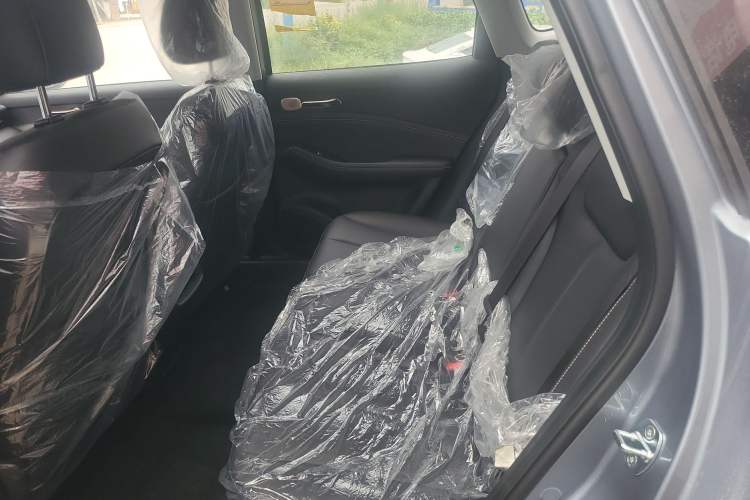 Used Baojun Yunhai 2024 140km Plug-in Hybrid Version Interior 1