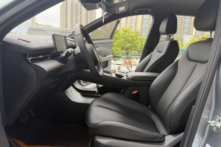 Used Baojun Yunhai 2024 140km Plug-in Hybrid Version Interior 1