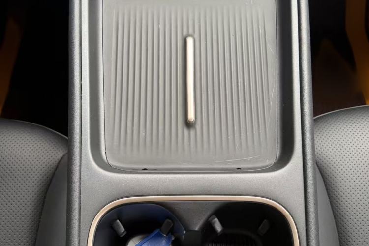 Used Baojun Yunhai 2024 140km Plug-in Hybrid Version Interior 10