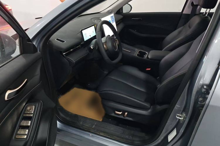 Used Baojun Yunhai 2024 140km Plug-in Hybrid Version Interior 2