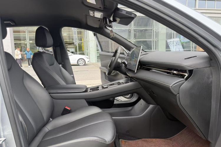 Used Baojun Yunhai 2024 140km Plug-in Hybrid Version Interior 2