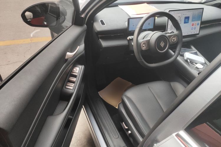 Used Baojun Yunhai 2024 140km Plug-in Hybrid Version Interior 3