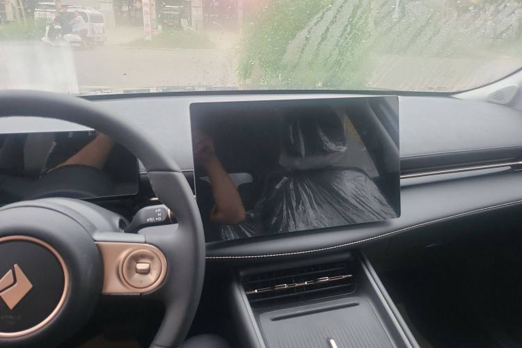 Used Baojun Yunhai 2024 140km Plug-in Hybrid Version Interior 3