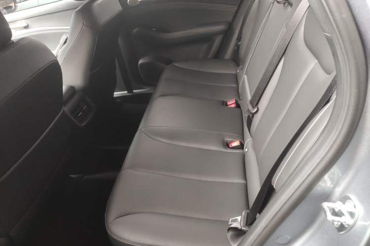 Used Baojun Yunhai 2024 140km Plug-in Hybrid Version Interior 4