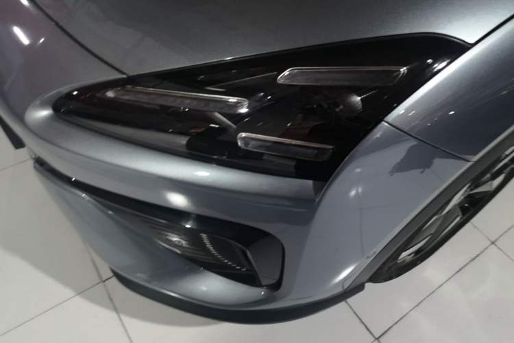 Used Baojun Yunhai 2024 140km Plug-in Hybrid Version Left Front Headlight