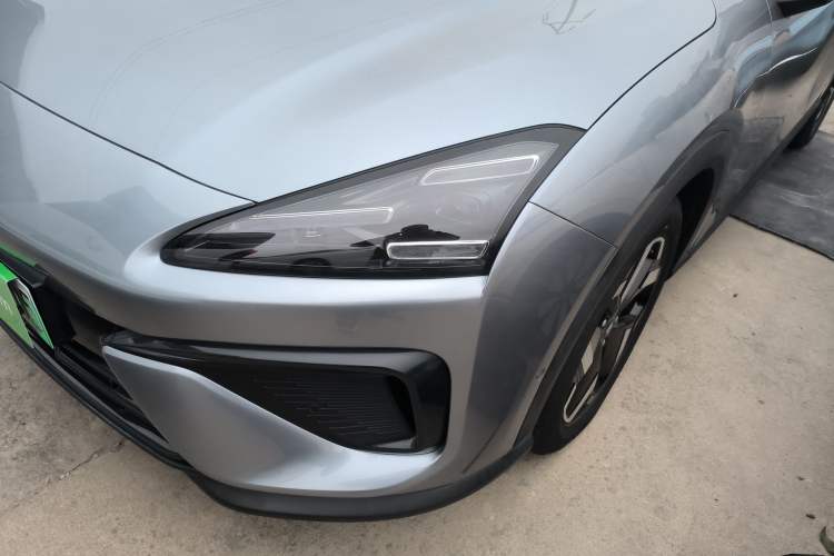 Used Baojun Yunhai 2024 140km Plug-in Hybrid Version Left Front Headlight