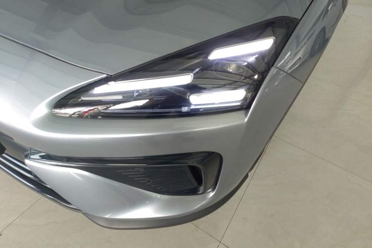 Used Baojun Yunhai 2024 140km Plug-in Hybrid Version Left Front Headlight