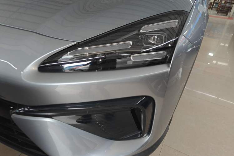 Used Baojun Yunhai 2024 140km Plug-in Hybrid Version Left Front Headlight
