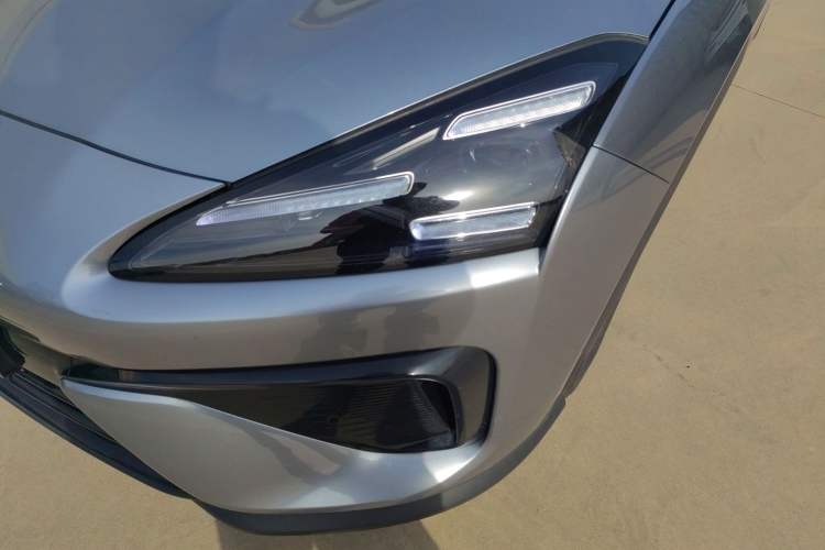 Used Baojun Yunhai 2024 140km Plug-in Hybrid Version Left Front Headlight