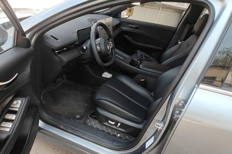 Used Baojun Yunhai 2024 140km Plug-in Hybrid Version Left Front Seat