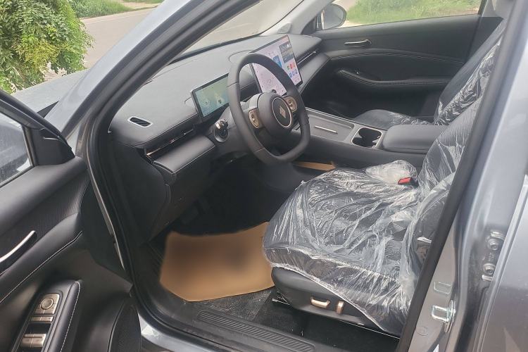 Used Baojun Yunhai 2024 140km Plug-in Hybrid Version Left Front Seat