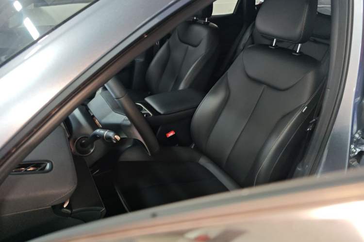 Used Baojun Yunhai 2024 140km Plug-in Hybrid Version Left Front Seat