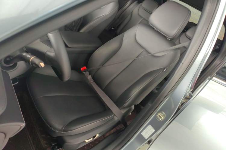 Used Baojun Yunhai 2024 140km Plug-in Hybrid Version Left Front Seat