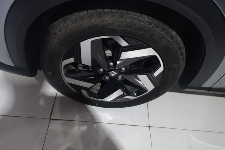 Used Baojun Yunhai 2024 140km Plug-in Hybrid Version Left Front Wheel Hub