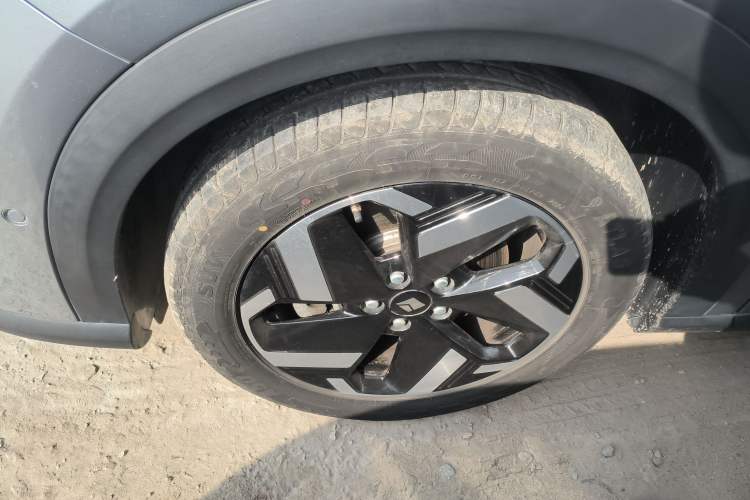 Used Baojun Yunhai 2024 140km Plug-in Hybrid Version Left Front Wheel Hub