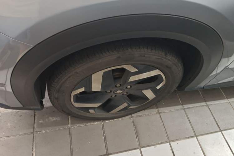 Used Baojun Yunhai 2024 500km Pure Electric Version Left Front Wheel Hub