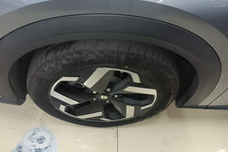 Used Baojun Yunhai 2024 140km Plug-in Hybrid Version Left Front Wheel Hub