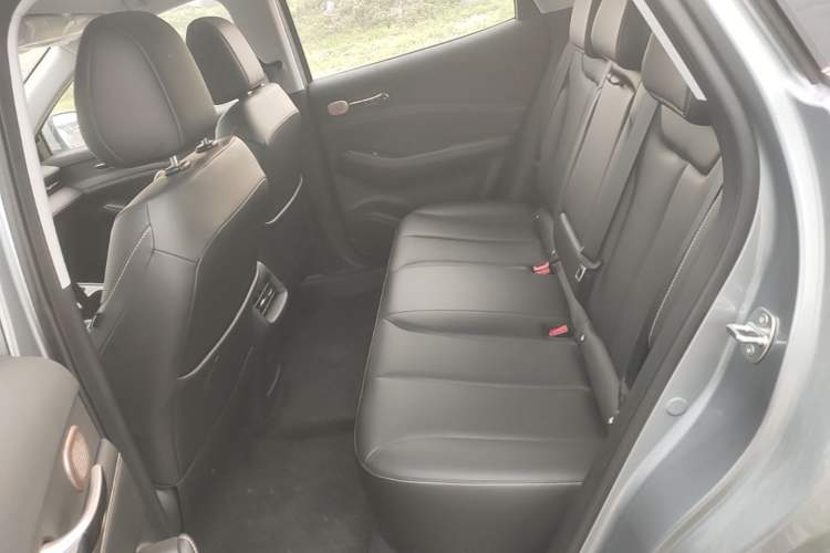 Used Baojun Yunhai 2024 60km Plug-in Hybrid Version Left Rear Seat