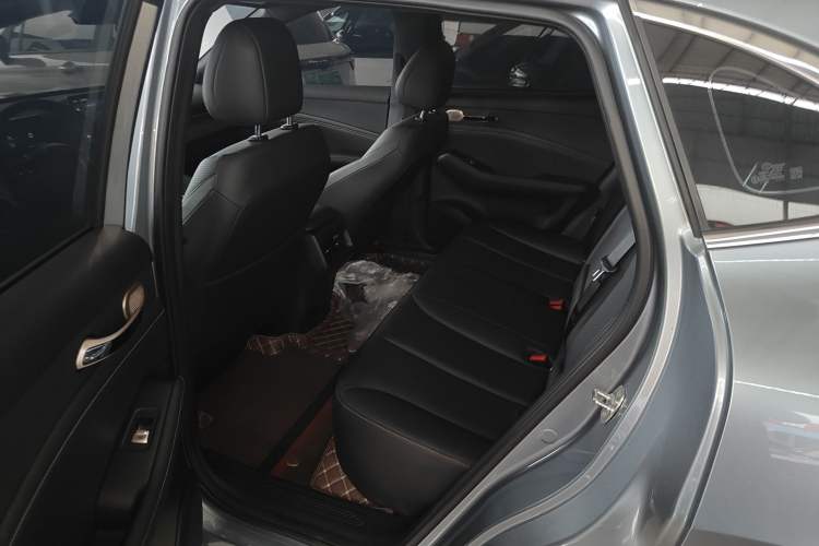 Used Baojun Yunhai 2024 140km Plug-in Hybrid Version Left Rear Seat