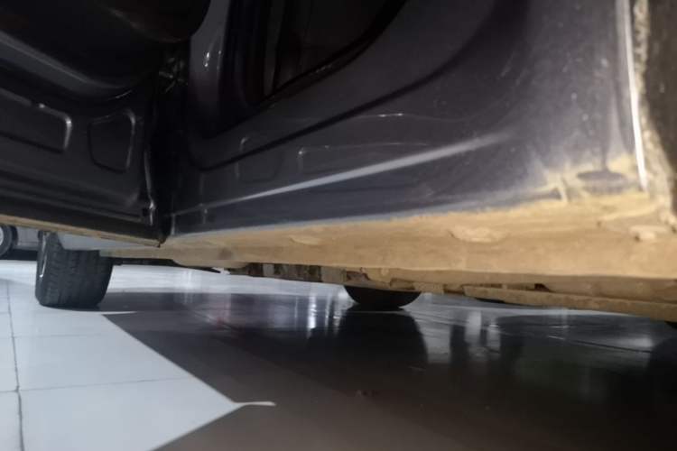 Used Baojun Yunhai 2024 140km Plug-in Hybrid Version Left Side Sill