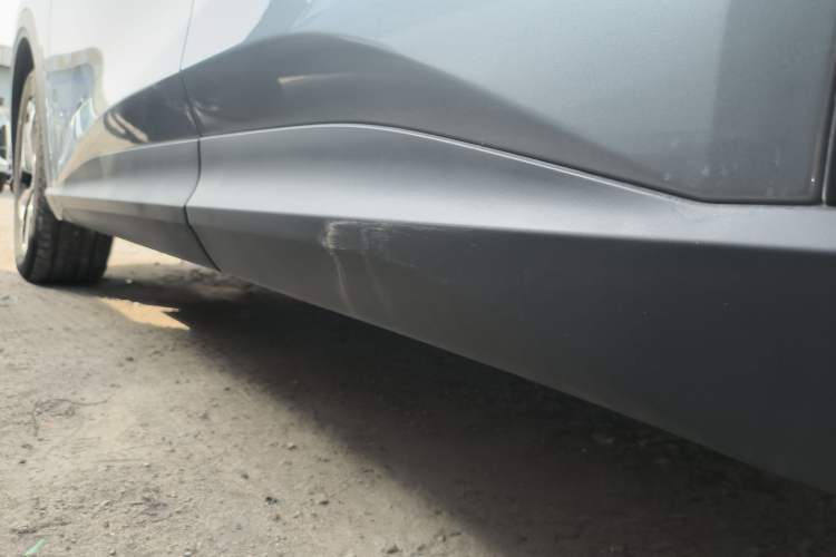 Used Baojun Yunhai 2024 140km Plug-in Hybrid Version Left Side Sill