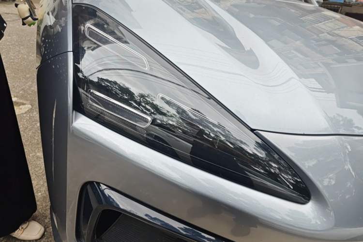 Used Baojun Yunhai 2024 140km Plug-in Hybrid Version Right Front Headlight
