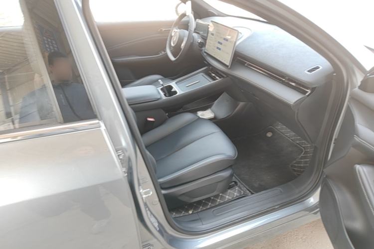 Used Baojun Yunhai 2024 140km Plug-in Hybrid Version Right Front Seat