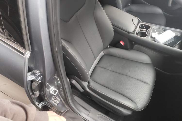 Used Baojun Yunhai 2024 140km Plug-in Hybrid Version Right Front Seat