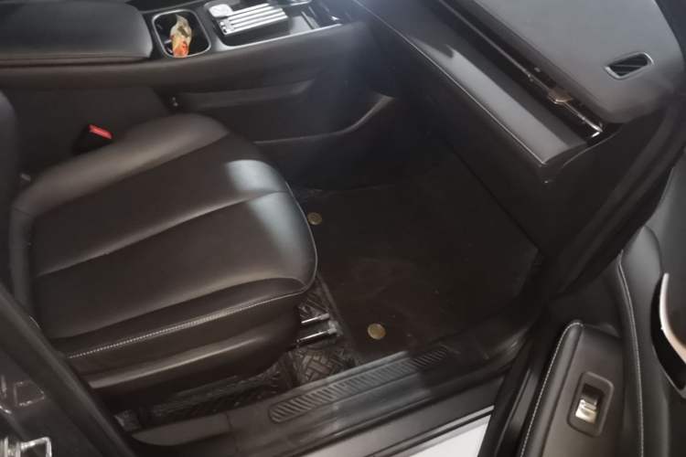 Used Baojun Yunhai 2024 140km Plug-in Hybrid Version Right Front Seat