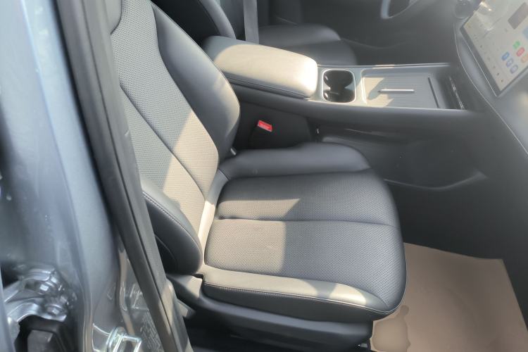 Used Baojun Yunhai 2024 140km Plug-in Hybrid Version Right Front Seat