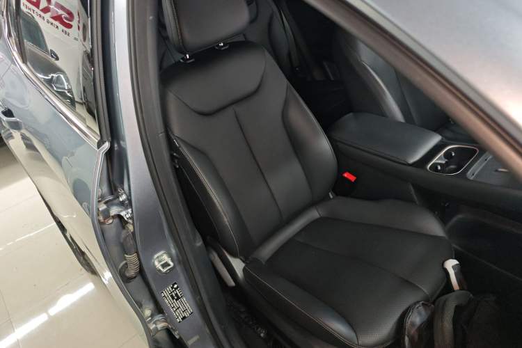 Used Baojun Yunhai 2024 140km Plug-in Hybrid Version Right Front Seat