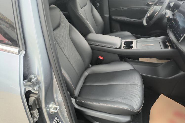 Used Baojun Yunhai 2024 140km Plug-in Hybrid Version Right Front Seat