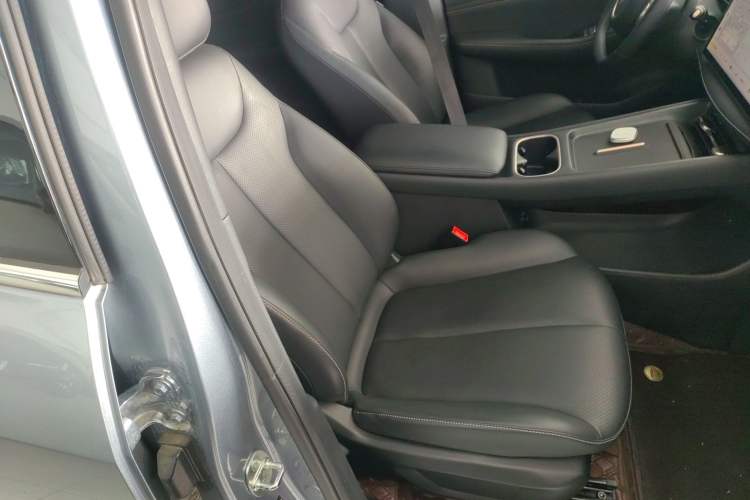 Used Baojun Yunhai 2024 140km Plug-in Hybrid Version Right Front Seat