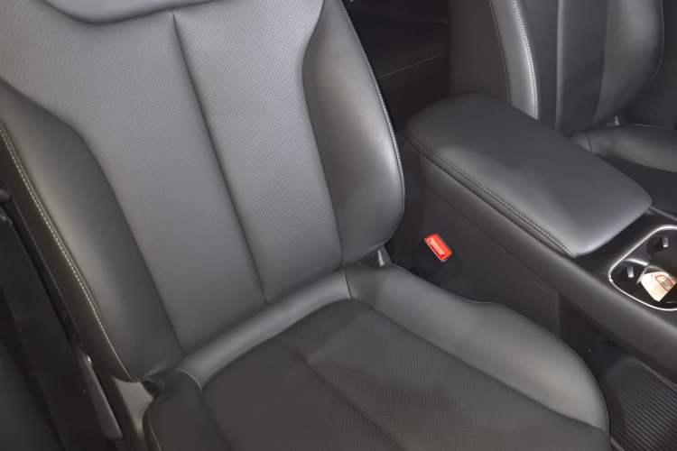 Used Baojun Yunhai 2024 140km Plug-in Hybrid Version Right Front Seat