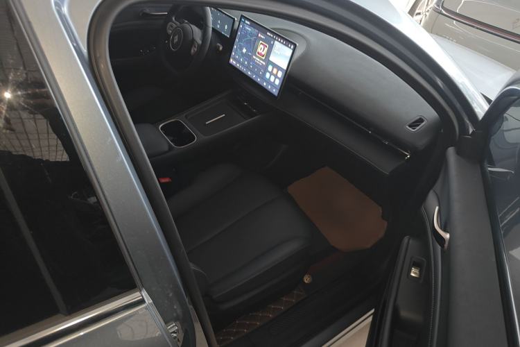 Used Baojun Yunhai 2024 140km Plug-in Hybrid Version Right Front Seat